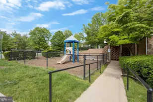 5921 Founders Crossing Ct, Alexandria, VA 22310 - Photo 11