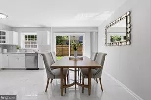 14819 Smethwick Pl, Centreville, VA 20120 - Photo 3
