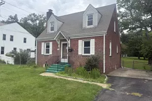 2414 Fairview Dr, Alexandria, VA 22306 - Photo 1