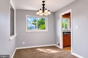 5712 Ash Dr, Springfield, VA 22150 - Photo 3