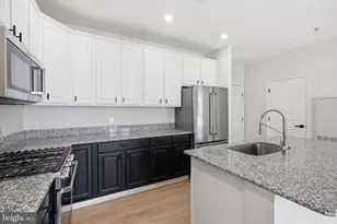 11506 Sperrin Cir, Fairfax, VA 22030 - Photo 7