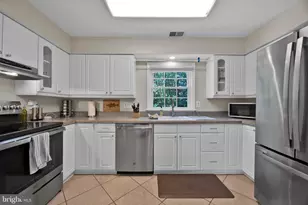 2465 Windbreak Dr, Alexandria, VA 22306 - Photo 11