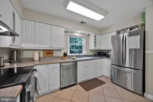 2465 Windbreak Dr, Alexandria, VA 22306 - Photo 17