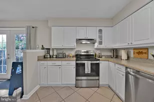 2465 Windbreak Dr, Alexandria, VA 22306 - Photo 13