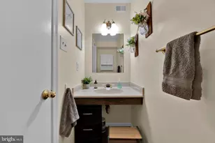 2465 Windbreak Dr, Alexandria, VA 22306 - Photo 27