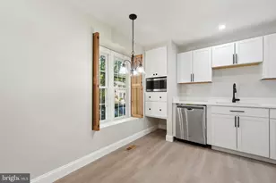 14462 Four Chimney Dr, Centreville, VA 20120 - Photo 7