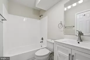 14462 Four Chimney Dr, Centreville, VA 20120 - Photo 13