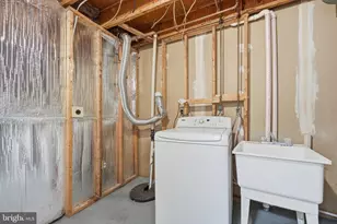14462 Four Chimney Dr, Centreville, VA 20120 - Photo 23