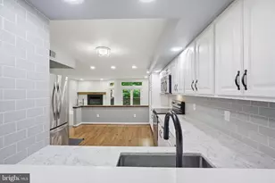 12606 Victoria Station Ct, Fairfax, VA 22033 - Photo 9
