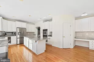11638 Forest Hill Ct, Fairfax, VA 22030 - Photo 19