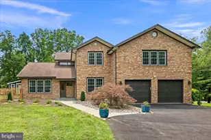 353 Gallop Wood Pl, Great Falls, VA 22066 - Photo 3