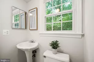 8104 Chivalry Rd, Annandale, VA 22003 - Photo 27