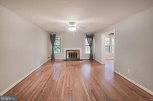 6611 Rosecroft Pl, Falls Church, VA 22043 - Photo 3