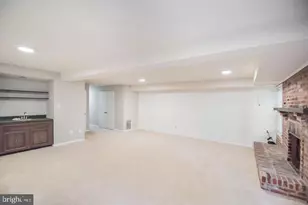 6611 Rosecroft Pl, Falls Church, VA 22043 - Photo 31
