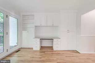 7208 Burton Hill Ct, Springfield, VA 22152 - Photo 3
