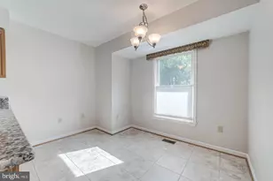 7208 Burton Hill Ct, Springfield, VA 22152 - Photo 11