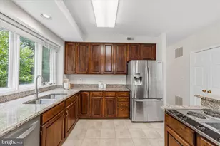 15094 Wetherburn Dr, Centreville, VA 20120 - Photo 17