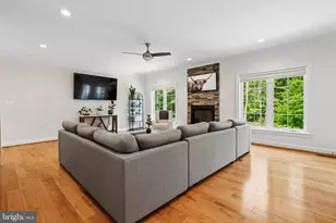 11434 Park Dr, Fairfax, VA 22030 - Photo 7