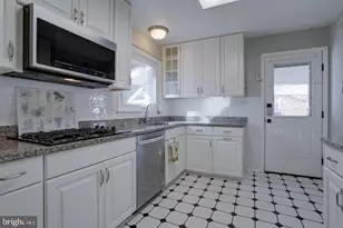 7117 Hadlow Ct, Springfield, VA 22152 - Photo 15