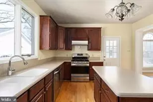 2725 Oldewood Dr, Falls Church, VA 22043 - Photo 11
