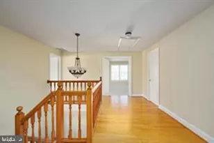 2725 Oldewood Dr, Falls Church, VA 22043 - Photo 17
