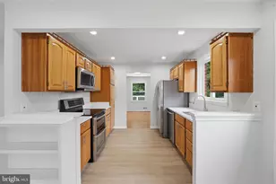 6922 Sydenstricker Rd, Springfield, VA 22152 - Photo 13