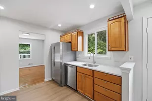 6922 Sydenstricker Rd, Springfield, VA 22152 - Photo 15
