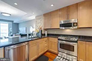 8220 Crestwood Heights Dr, McLean, VA 22102 - Photo 9