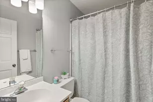 8374 Glastonbury Ct, Annandale, VA 22003 - Photo 19