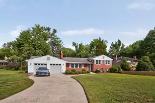 1915 Shannon Ct, Alexandria, VA 22306 - Photo 1