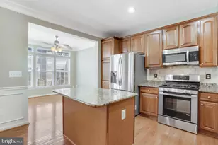 8482 Hallie Rose St, Alexandria, VA 22309 - Photo 3