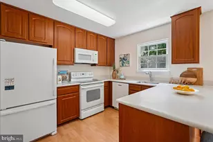 6110 Calico Pool Ln, Burke, VA 22015 - Photo 15
