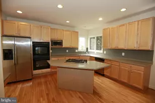 2339 Sandburg St, Dunn Loring, VA 22027 - Photo 7