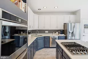 7333 Hampton Manor Pl, Springfield, VA 22150 - Photo 3