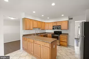 8902 Huxley Ct, Springfield, VA 22153 - Photo 35