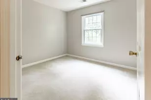 8020 Bethelen Woods Ln, Springfield, VA 22153 - Photo 17