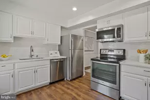7821 Groveland Square, Springfield, VA 22153 - Photo 7