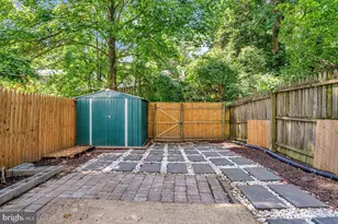 7821 Groveland Square, Springfield, VA 22153 - Photo 37