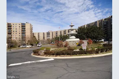 8380 Greensboro Drive #1024, McLean, VA 22102 - Photo 3