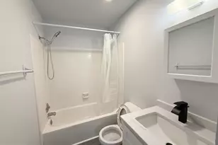 2400 Glengyle Dr, Vienna, VA 22181 - Photo 13