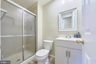 5473 Middlebourne Ln, Centreville, VA 20120 - Photo 11