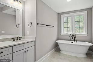 8404 Stonewall Dr, Vienna, VA 22180 - Photo 35