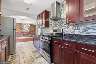6811 Valley Brook Dr, Falls Church, VA 22042 - Photo 9