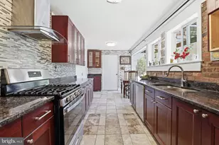 6811 Valley Brook Dr, Falls Church, VA 22042 - Photo 11