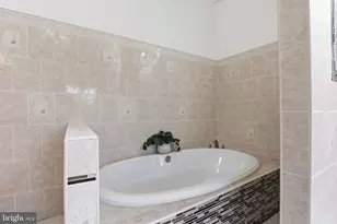 6811 Valley Brook Dr, Falls Church, VA 22042 - Photo 29