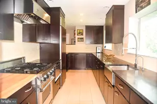 3152 Holmes Run Rd, Falls Church, VA 22042 - Photo 7