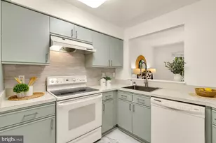 10224 Faire Commons Ct, Burke, VA 22015 - Photo 13