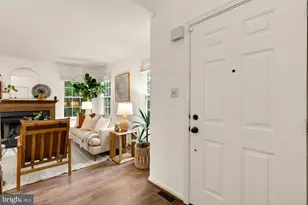 10224 Faire Commons Ct, Burke, VA 22015 - Photo 5