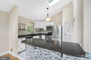 8704 Greystone Pl, Alexandria, VA 22309 - Photo 19