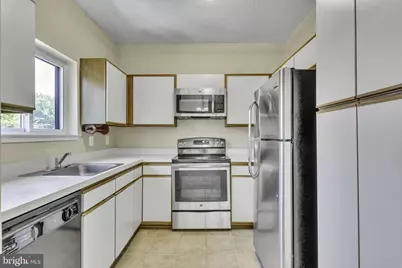 11041 Villaridge Court #11041B, Reston, VA 20191 - Photo 5